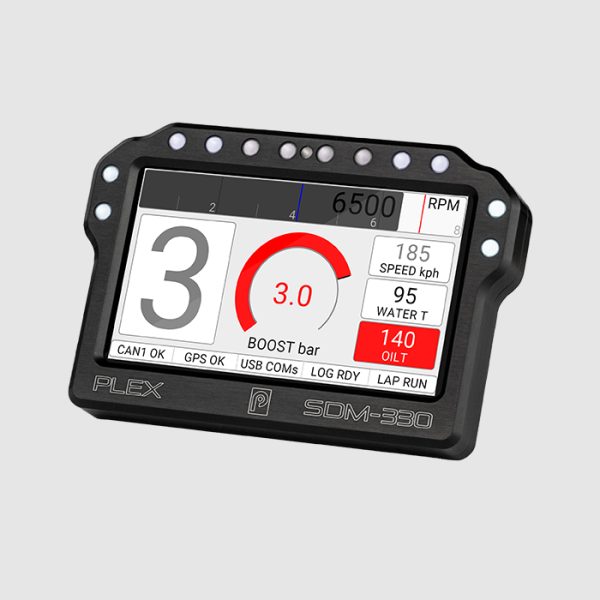 SDM-330-DLG Display Logger – Light UI with Gear, RPM, and Boost Display SDM-330-DLG light UI with gear, RPM, boost bar, and engine data in diagonal front view.
